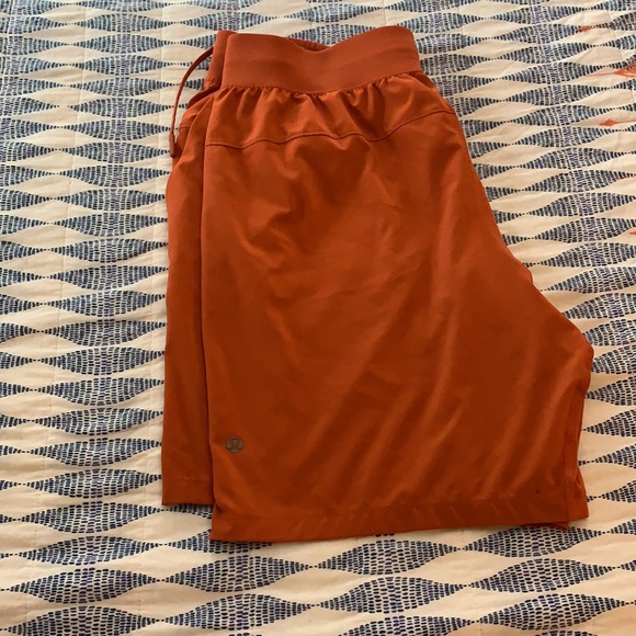 Lululemon THE shorts 7” inseam - Picture 4 of 4